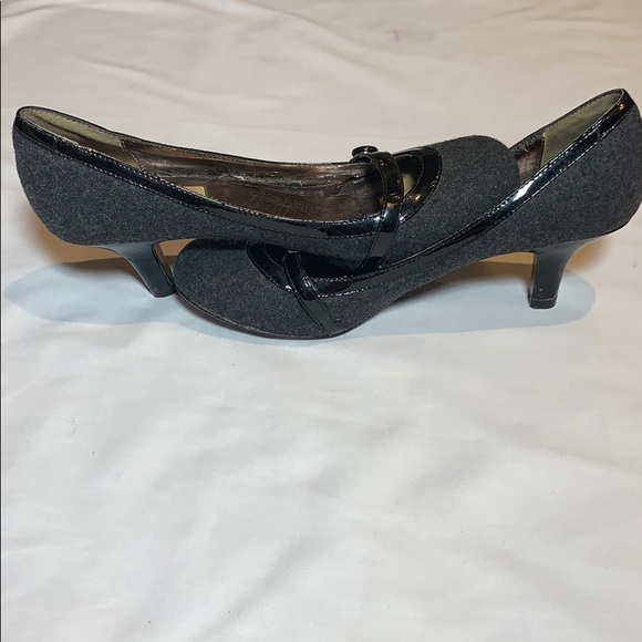 Steve Madden Gray Cloth w Patent Leather Heels S 8 - Picture 8 of 8